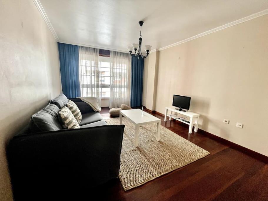 Agradable Apartamento Centrico En Cangas Luaran gambar