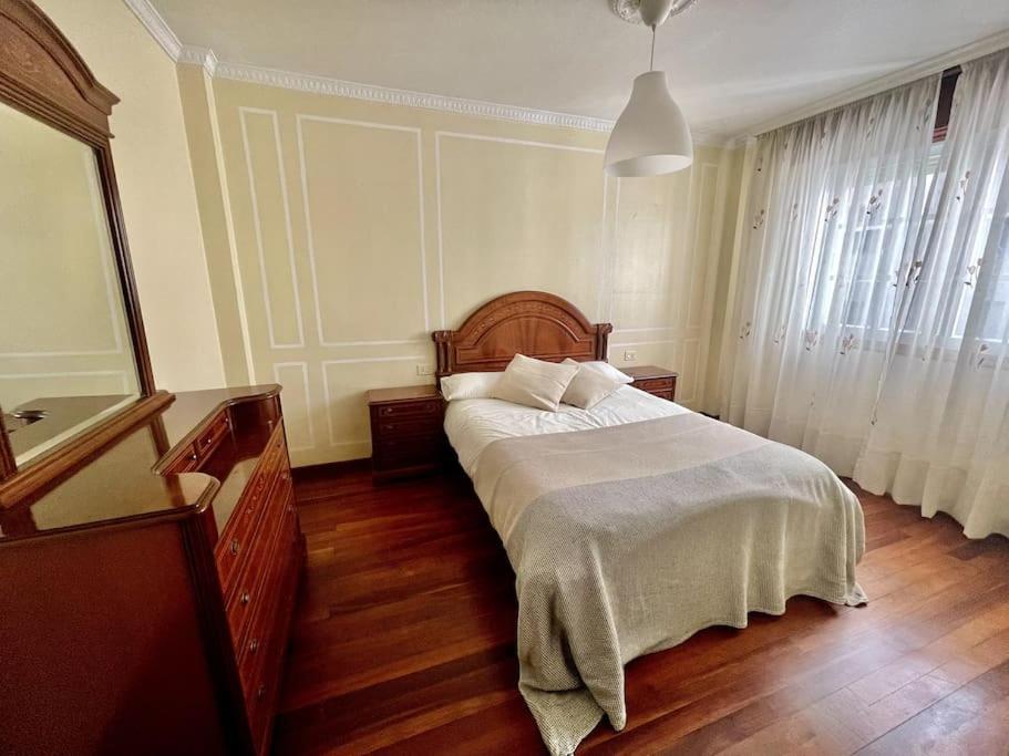 Agradable Apartamento Centrico En Cangas Luaran gambar