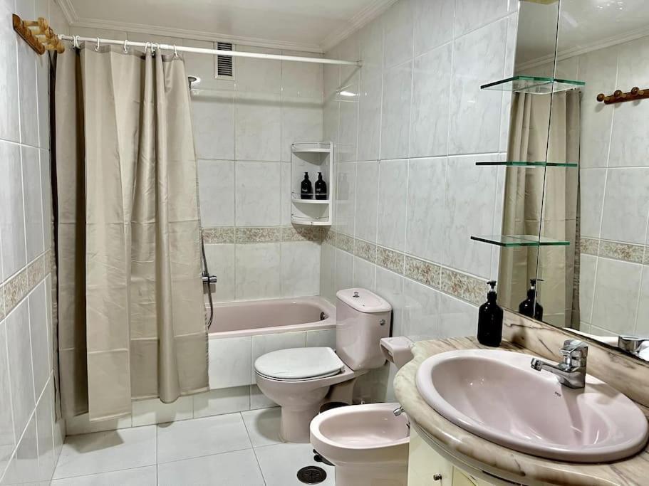 Agradable Apartamento Centrico En Cangas Luaran gambar