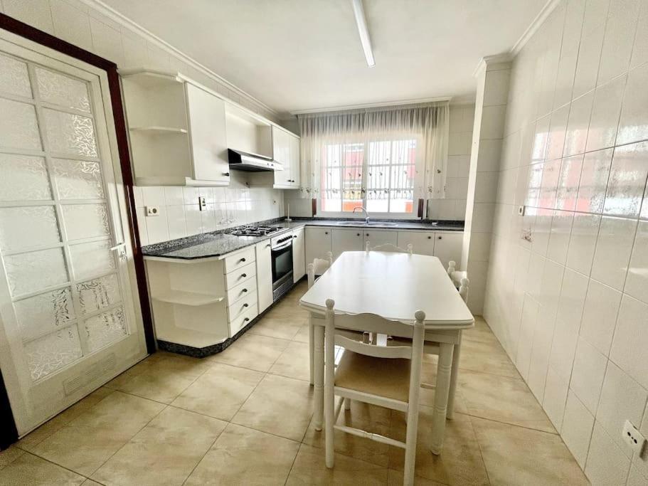 Agradable Apartamento Centrico En Cangas Luaran gambar