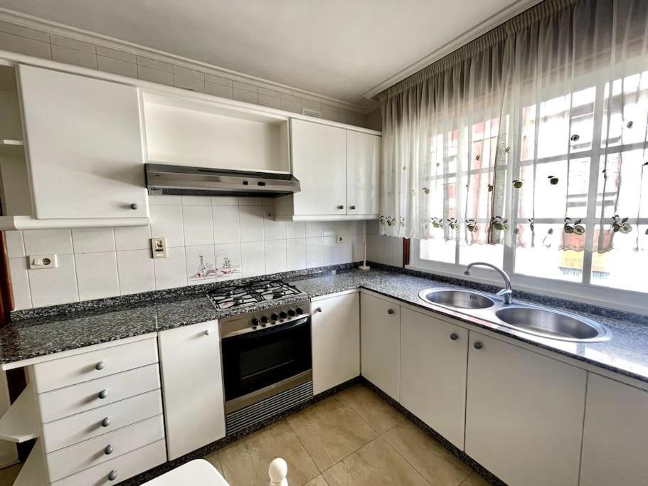 Agradable Apartamento Centrico En Cangas Luaran gambar